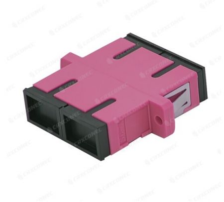 Adaptador de fibra óptica dúplex SC de fibra multimodo OM4 con brida - Adaptador de fibra óptica SC OM4 tipo brida.